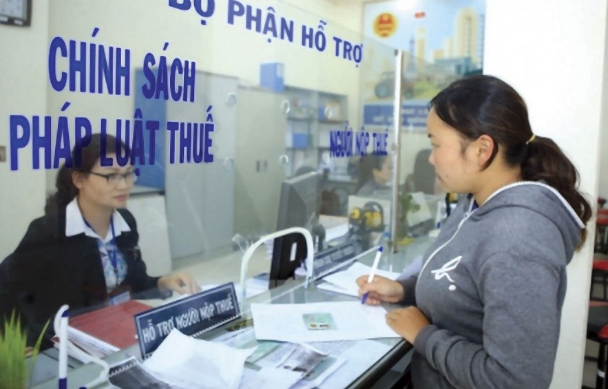 Người nộp thuế có thể nộp hồ sơ trực tiếp tới cơ quan thuế, hoặc khai nộp tại Cổng thông tin điện tử của ngành Thuế. Người nộp thuế có thể nộp hồ sơ trực tiếp tới cơ quan thuế, hoặc khai nộp tại Cổng thông tin điện tử của ngành Thuế.