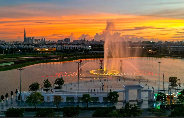 Say đắm chiều hoàng hôn tại Van Phuc City