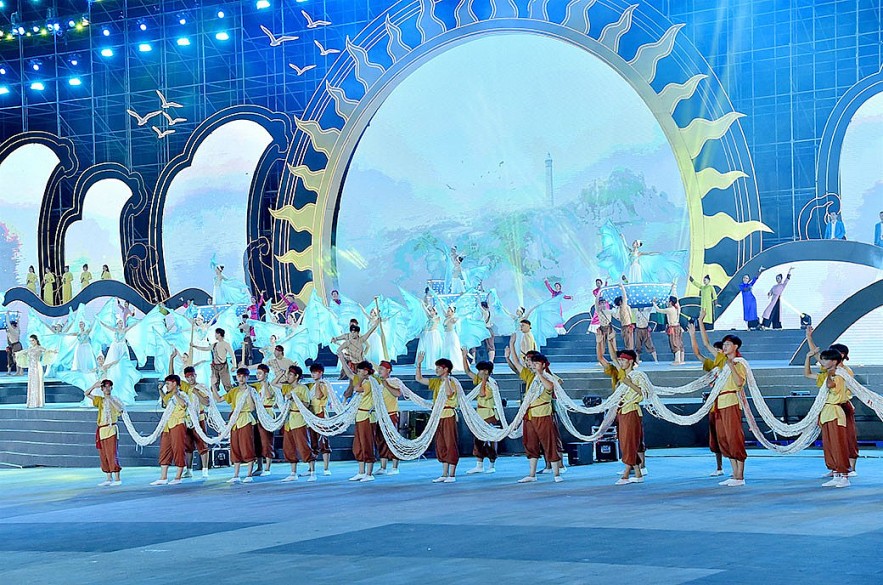 Chủ tịch Quốc hội dự Lễ khai mạc Năm Du lịch Quốc gia tại Bình Thuận