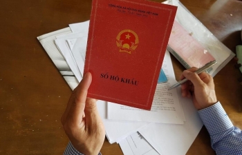 Không phải cung cấp sổ hộ khẩu, sổ tạm trú giấy khi làm thủ tục thuế