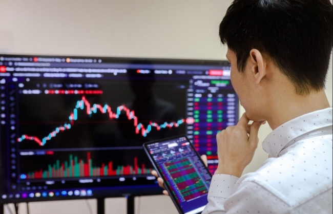 Chứng khoán hôm nay (29/3): VN-Index kéo lại sắc xanh cuối phiên, nhưng thanh khoản lại giảm