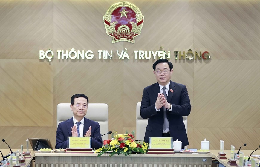 Chủ tịch Quốc hội Vương Đình Huệ làm việc với Bộ Thông tin và Truyền thông