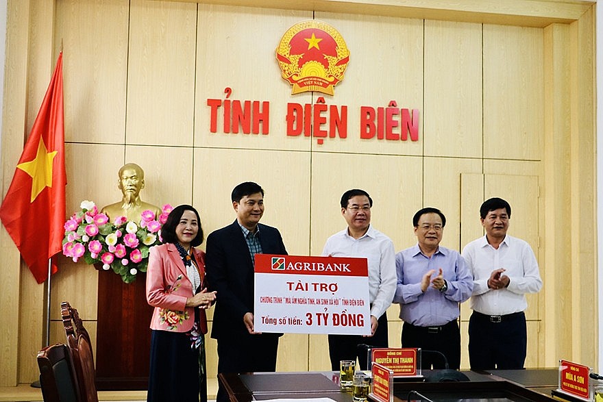 Agribank trao tặng 3 tỷ đồng chương trình “Mái ấm nghĩa tình, an sinh xã hội” tại Điện Biên