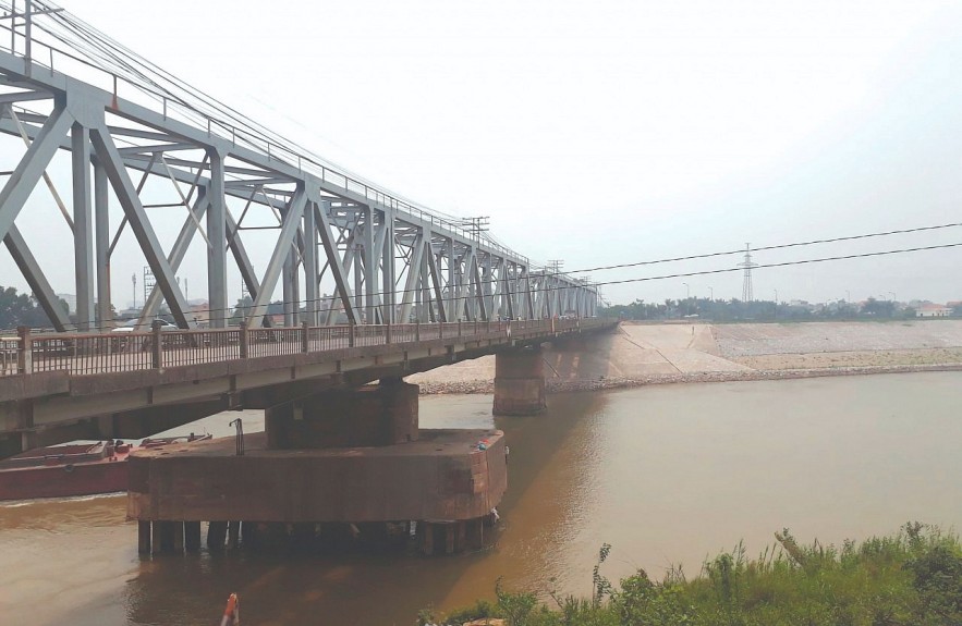 Nâng tĩnh không cầu Đuống góp phần kết nối thuận lợi từ cảng Hải Phòng về Bắc Ninh, Hà Nội, Vĩnh Phúc và Phú Thọ. Ảnh: PHAN DUY