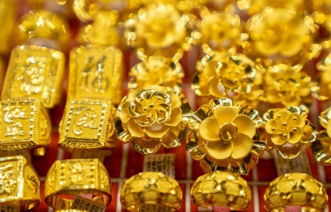 Giá vàng hôm nay (5/4): Giá vàng thế giới tăng “phi mã” vượt 2.000 USD/ounce