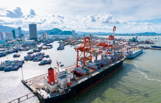 Vì sao HOSE dừng xem xét hồ sơ niêm yết cổ phiếu QNP của Cảng Quy Nhơn?