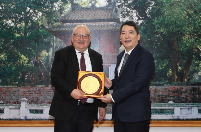 Thứ trưởng Cao Anh Tuấn tiếp Phó Quốc Vụ khanh Bộ Tài chính Hungary