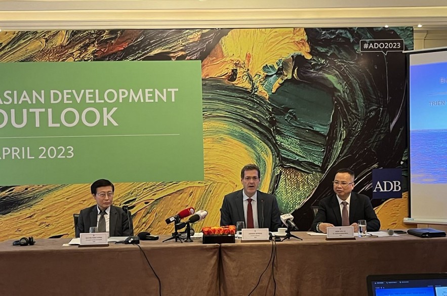ADB: Tăng trưởng của Việt Nam năm 2023 dự kiến ở mức 6,5%