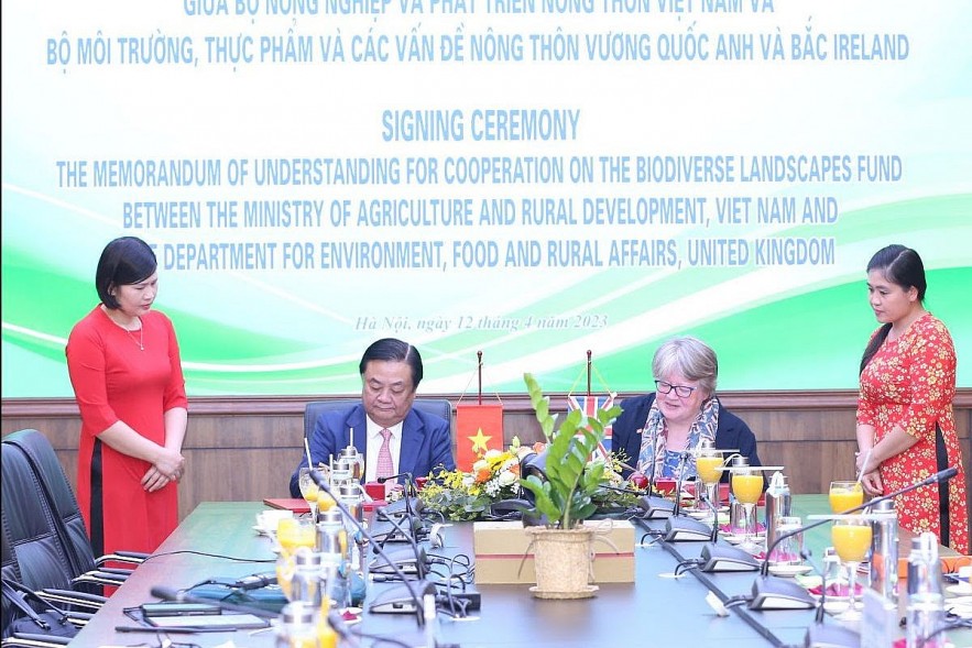 Việt Nam - Vương quốc Anh ký biên bản ghi nhớ để triển khai Quỹ đa dạng sinh học