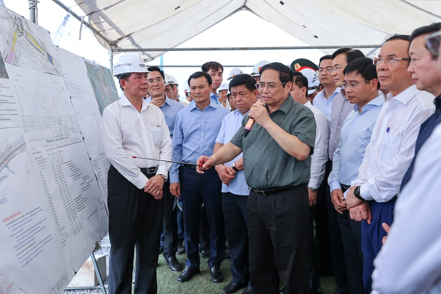 Thủ tướng đi thử nghiệm tàu metro Bến Thành - Suối Tiên, thúc đẩy dự án nút giao thông lớn nhất TP. Hồ Chí Minh