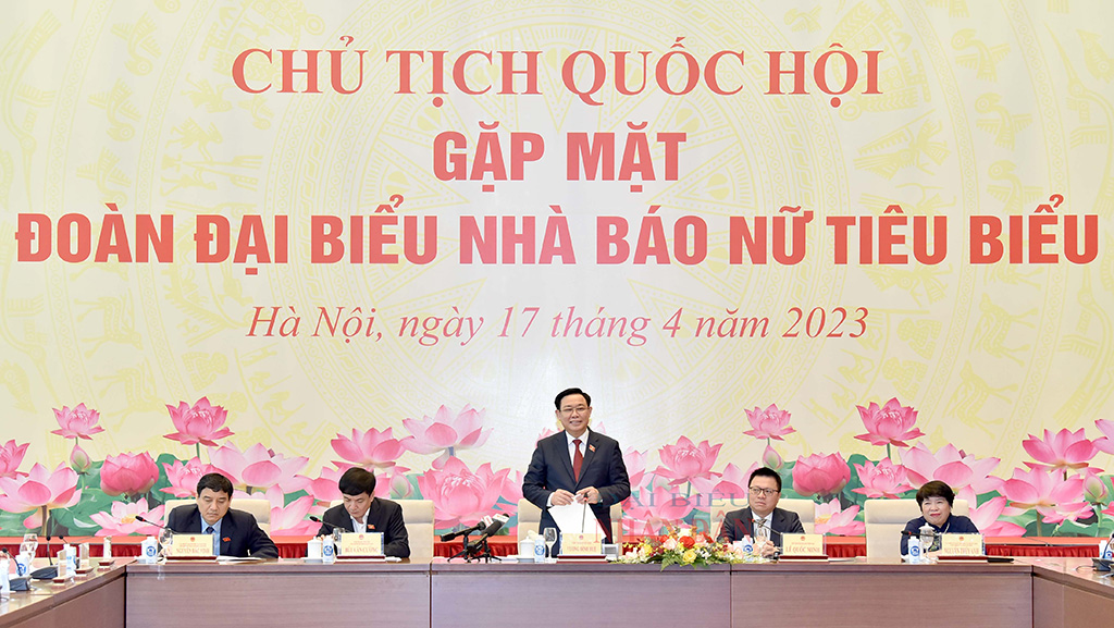 Chủ tịch Quốc hội: Nhà báo nữ Việt Nam luôn giữ Tâm sáng, lòng trong, bút sắc”