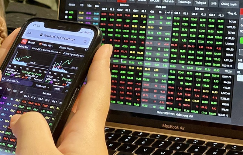 Chứng khoán hôm nay (18/4): VN-Index đảo chiều tăng nhẹ, khối ngoại tiếp tục mua ròng