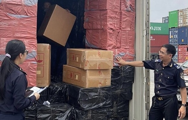 Hải quan phát hiện lô hàng hơn 11,7 triệu điếu thuốc lá ngoại có dấu hiệu vi phạm sở hữu trí tuệ