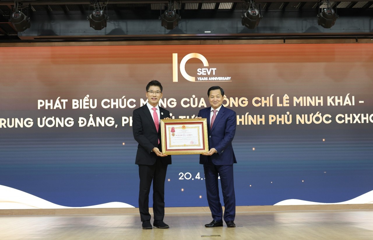 Samsung Electronics Việt Nam Thái Nguyên được tặng thưởng Huân chương Lao động hạng Ba