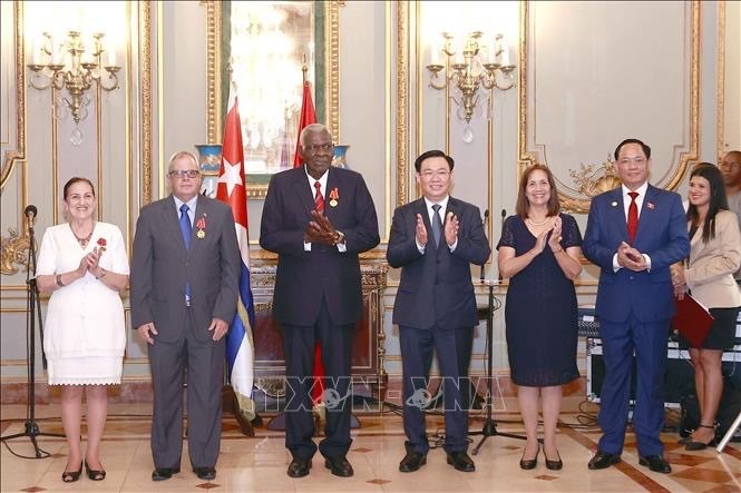 Cuban leaders honoured with Ho Chi Minh Order