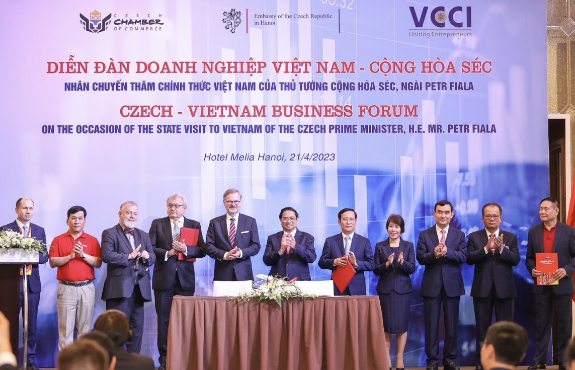 Vietjet ký thoả thuận hợp tác cùng Trường bay F Air