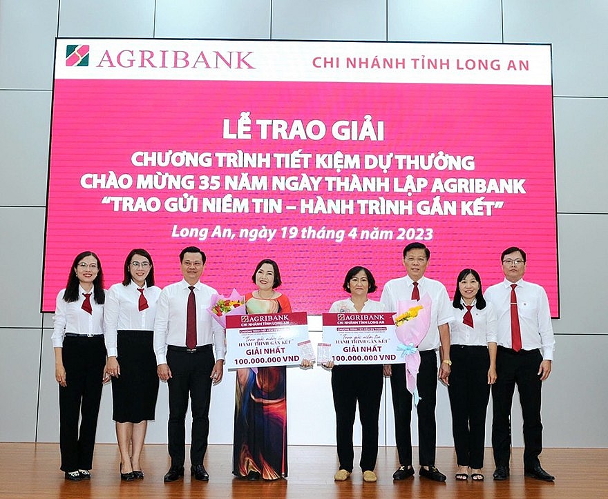 Agribank trao giải thưởng 1 tỷ đồng cho khách hàng gửi tiền tại Sóc Trăng