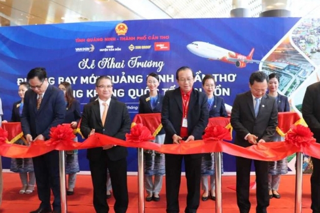 Khai trương đường bay Vân Đồn - Trà Nóc