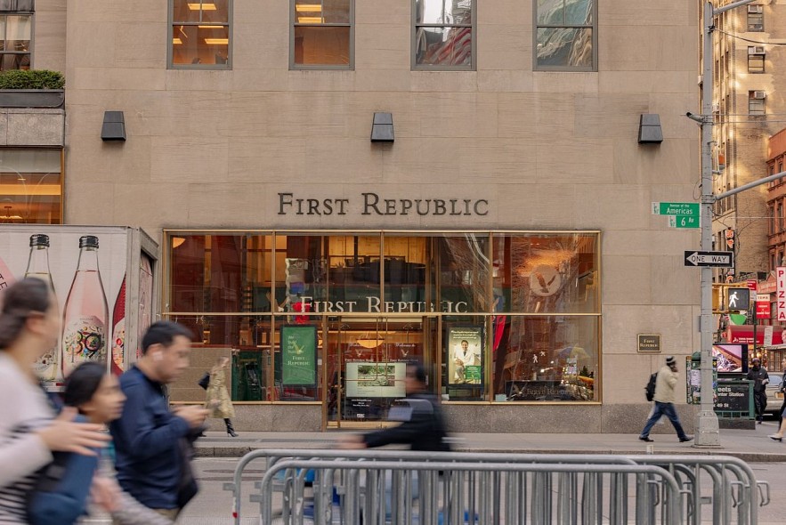 First Republic mất 100 tỷ USD tiền gửi, cho thấy hậu quả khủng khiếp từ cuộc khủng hoảng ngân hàng