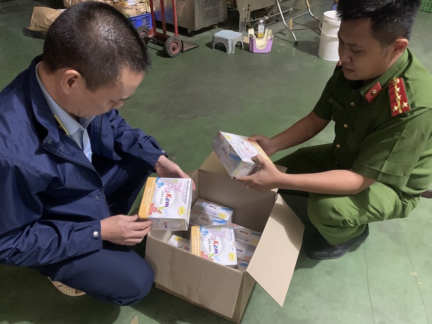Hà Nội: Phát hiện, thu giữ gần 9.400 hộp kem sữa đặc quá hạn sử dụng