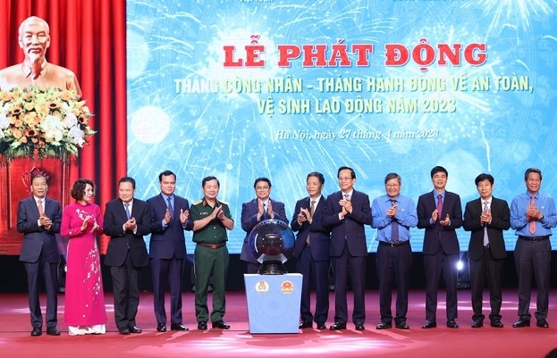 Thủ tướng: Đầu tư cho người lao động là đầu tư cho phát triển bền vững