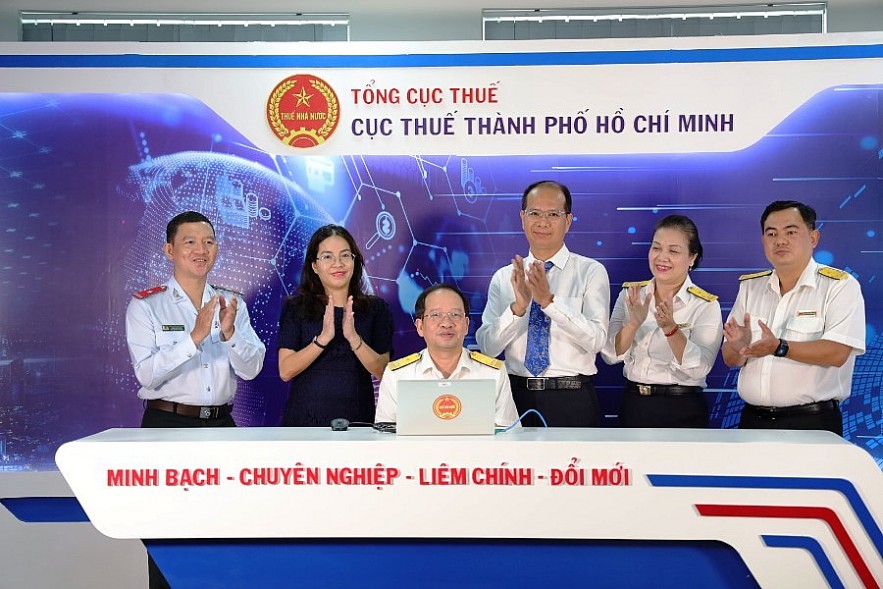 Thực hiện quay số chương trình Hóa đơn may mắn quý I/2023 tại Cục Thuế TP. Hồ Chí Minh. Ảnh Đỗ Doãn