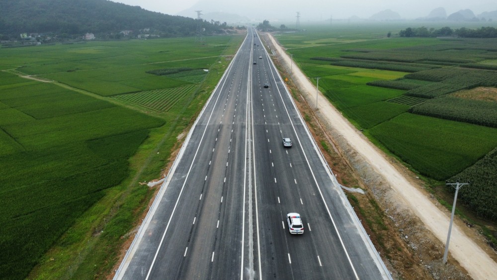 Thông xe 2 dự án cao tốc Mai Sơn - Quốc lộ 45, Phan Thiết - Dầu Giây