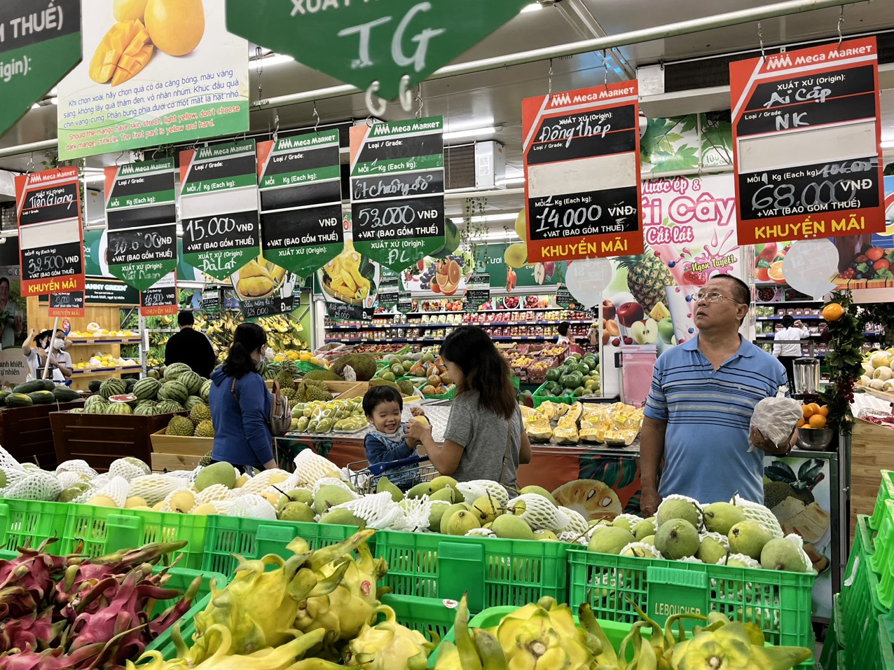 TP. Hồ Chí Minh: Siêu thị, cửa hàng tăng khuyến mãi dịp lễ 30/4 và 1/5