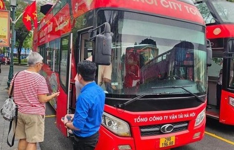 Miễn phí cho du khách tham quan Hà Nội bằng xe buýt 2 tầng dịp 30/4 - 1/5
