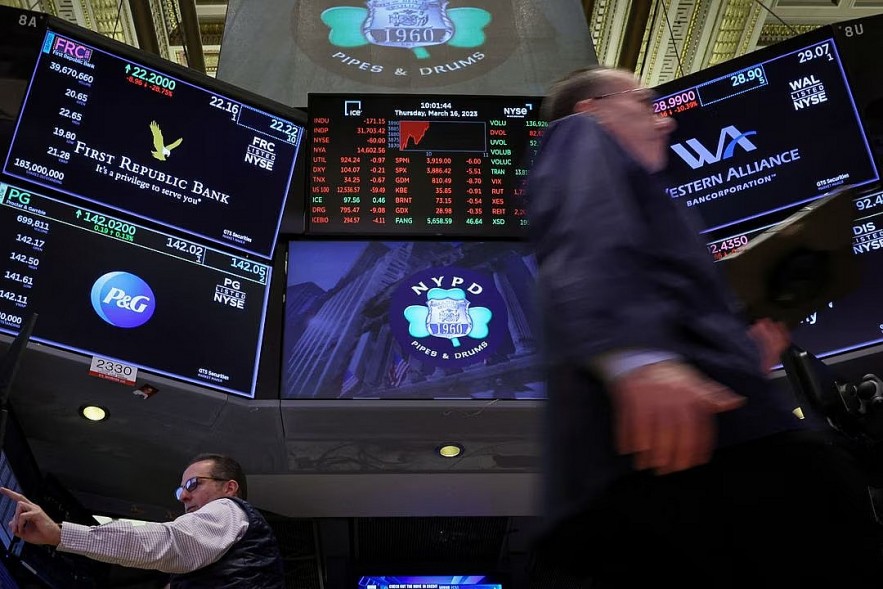 Mỹ xem xét khả năng “thao túng” đối với cổ phiếu ngân hàng