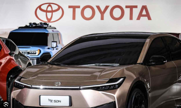 Lợi nhuận ròng của Toyota giảm lần đầu tiên trong năm tài khóa 2022