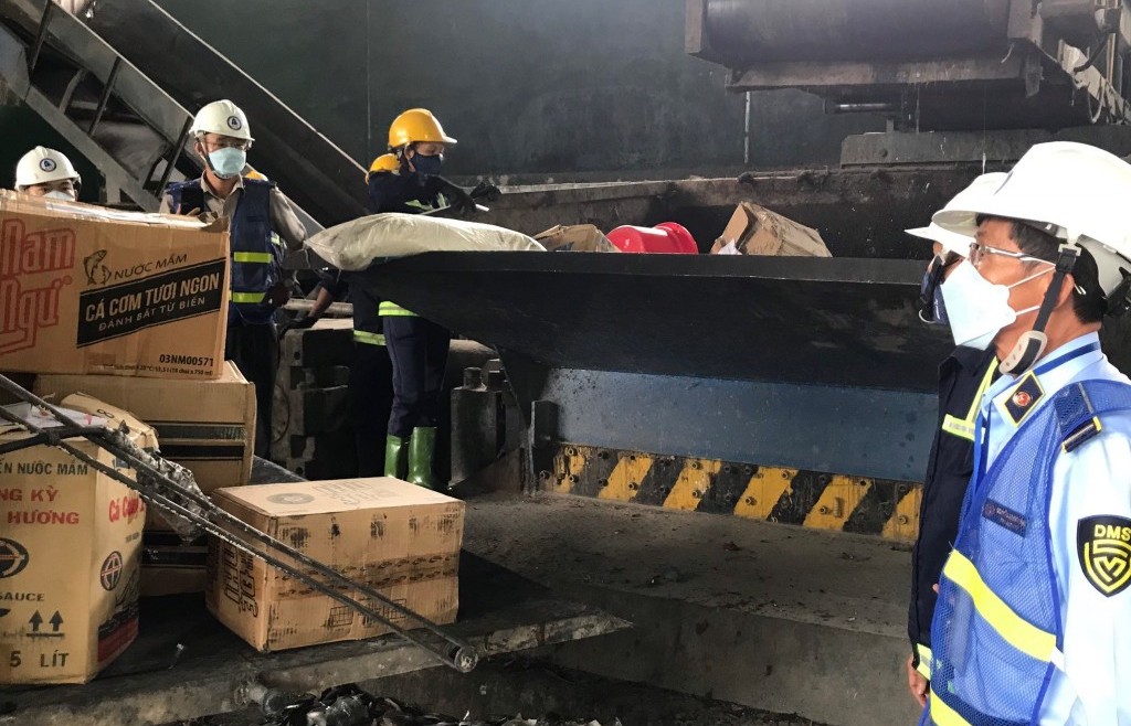 TP. Hồ Chí Minh: Tiêu huỷ gần 32.000 bao thuốc lá nhập lậu