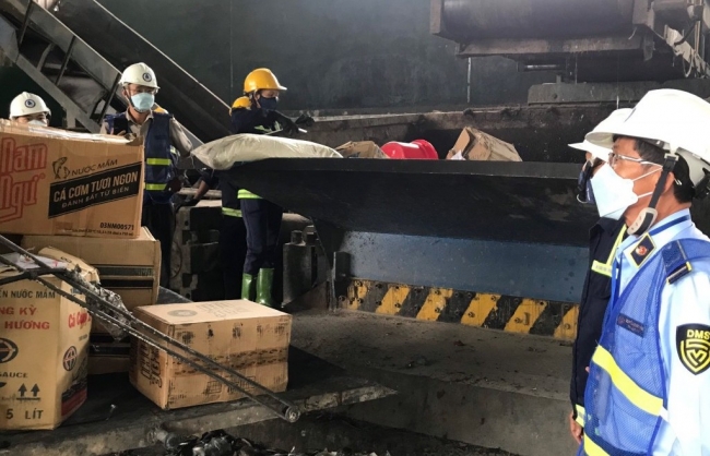 TP. Hồ Chí Minh: Tiêu huỷ gần 32.000 bao thuốc lá nhập lậu