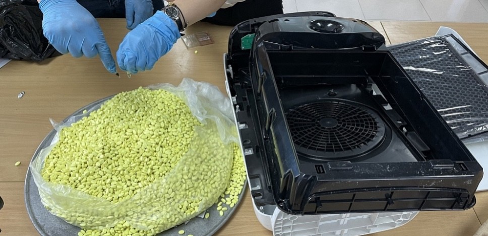 Hơn 7 kg nghi ma túy trong vỏ bọc máy lọc không khí từ Đức về Việt Nam