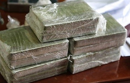Điện Biên bắt vụ mua bán trái phép 16 bánh heroin