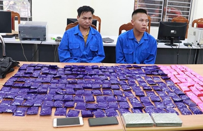Sơn La: Bắt 2 đối tượng mua bán 2 bánh heroin, 48.000 viên ma túy tổng hợp