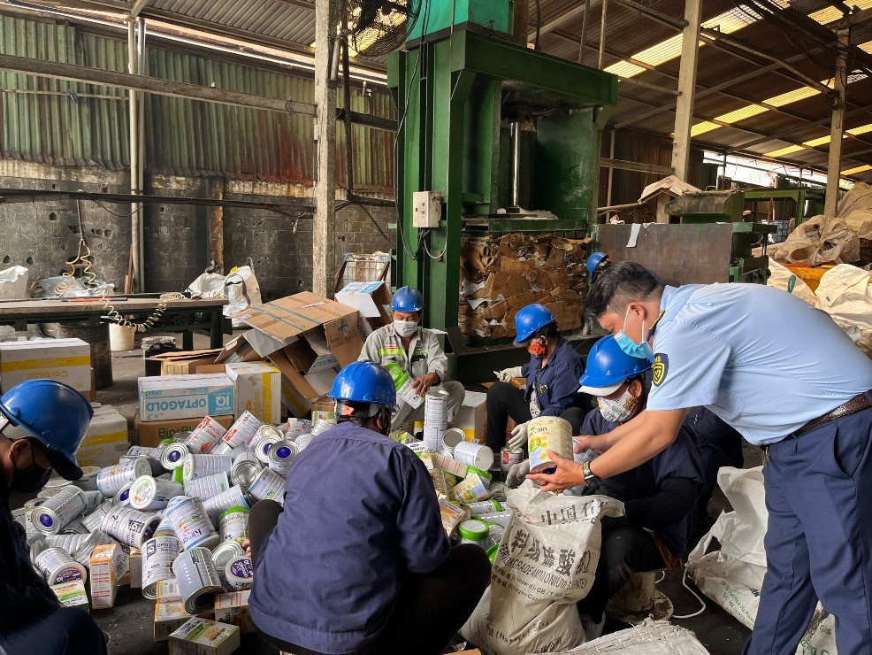 TP.Hồ Chí Minh: Tiêu hủy 900 sản phẩm hàng hóa vi phạm trị giá hơn 230 triệu đồng