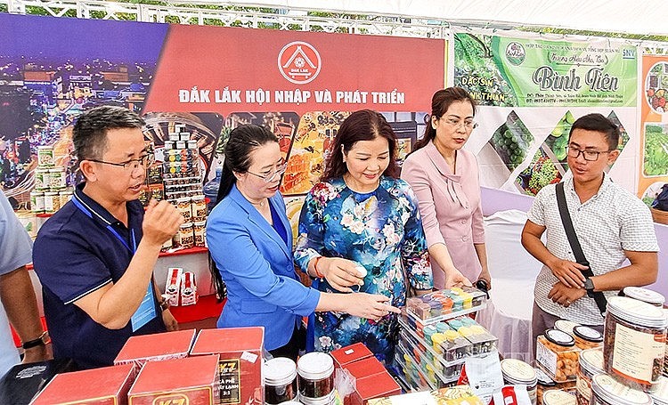 150 gian hàng tham gia Hội chợ nông sản thực phẩm an toàn TP.Hà Nội