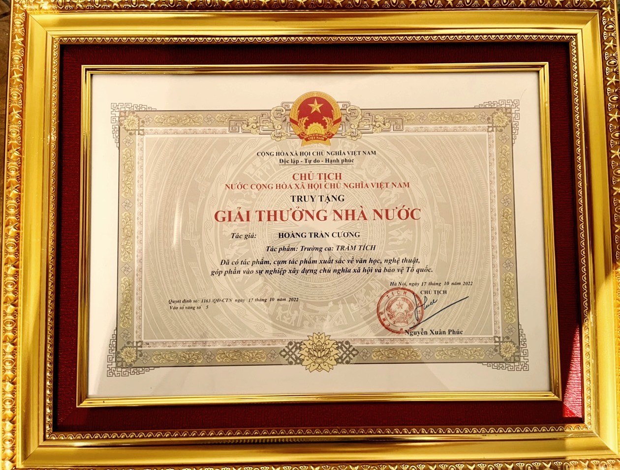 Truy tặng Giải thưởng Nhà nước cho Cố Nhà thơ Hoàng Trần Cương - Cố Tổng Biên tập Thời báo Tài chính Việt Nam