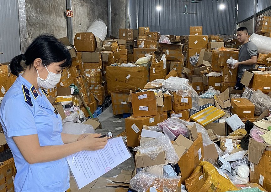 Hà Nội: Tạm giữ hơn 28.000 sản phẩm mỹ phẩm, đồ gia dụng không rõ nguồn gốc