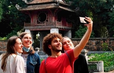 Vietnam may hit 10 million foreign tourists this year: authority