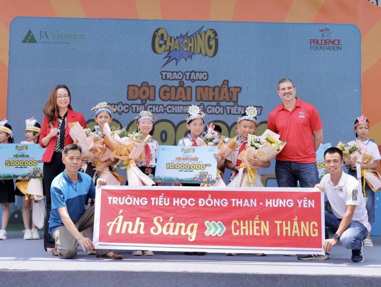 Hàng trăm học sinh được trải nghiệm kỹ năng quản lý tiền tại Ngày hội Cha-Ching