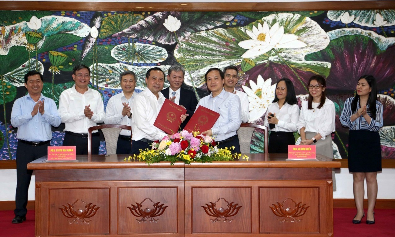 Bộ Tài chính và Đại học Quốc gia Thành phố Hồ Chí Minh ký kết hiệp định vay phụ