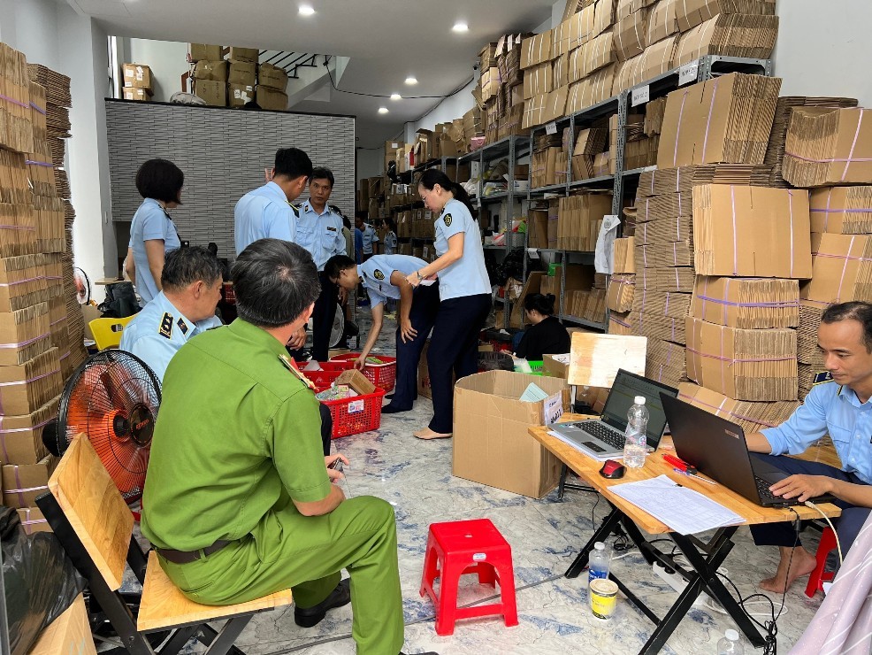 TP. Hồ Chí Minh: Tạm giữ gần 3.500 sản phẩm đồ chơi, đồ dùng trẻ em không rõ nguồn gốc