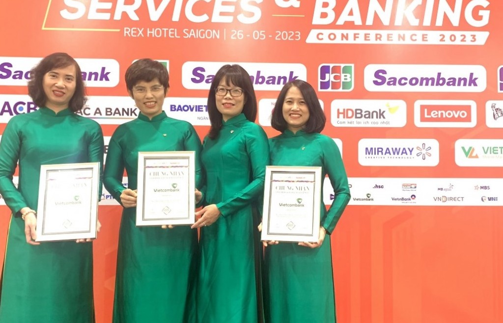 Vietcombank được trao 3 giải thưởng quan trọng tại Diễn đàn Ngân hàng bán lẻ Việt Nam 2023