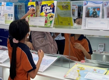 Trang bị kiến thức, kỹ năng nhận diện sách giáo dục và đồ chơi an toàn cho trẻ em