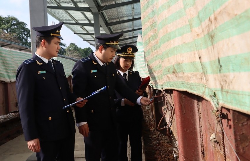 5 tháng, Hải quan Lào Cai làm thủ tục cho 19.078 tờ khai xuất nhập khẩu