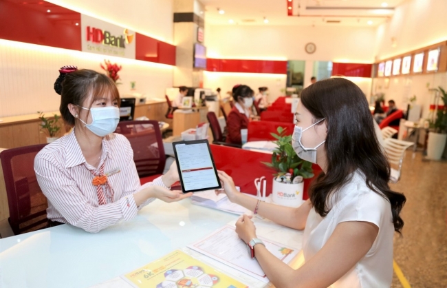 Chờ giải pháp rút ngắn “độ trễ” của lãi suất đầu ra