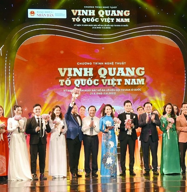 Chủ tịch Quốc hội dự Chương trình nghệ thuật 'Vinh quang Tổ quốc Việt Nam'