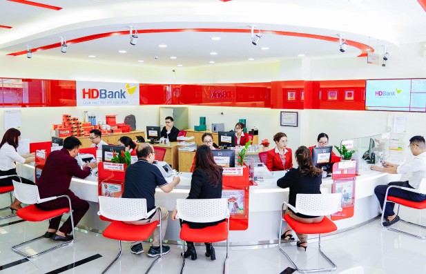 Ấn tượng HDBank - TOP 10 công ty đại chúng uy tín và hiệu quả nhất Việt Nam